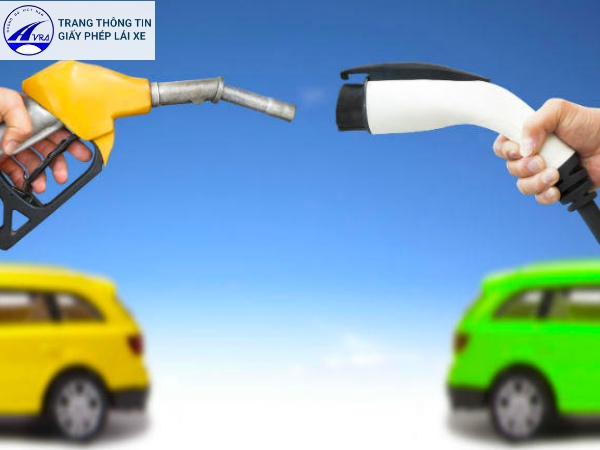 Nên mua xe xăng và xe điện