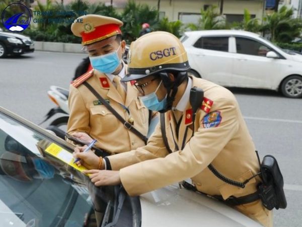 Dùng Bằng Lái Xe Giả Có Thể Bị Phạt 7 Năm Tù