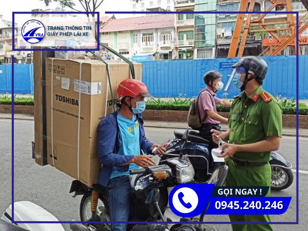 Cách chở tủ lạnh bằng xe máy
