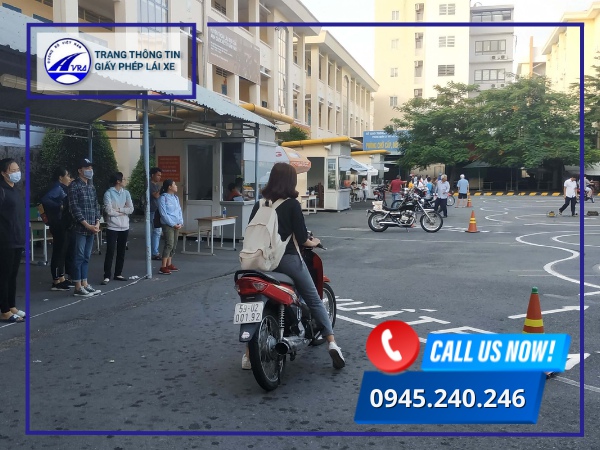 Tiến hành chạy xe máy 