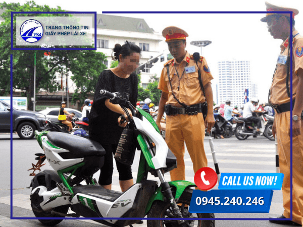 Không đội mũ bảo hiểm khi đi xe đạp điện