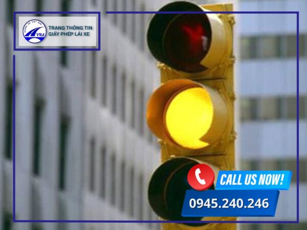 Xe máy vượt đèn vàng phạt bao nhiêu
