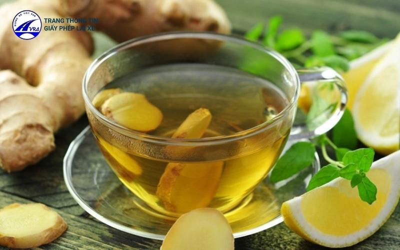 Sử dụng trà gừng là một trong những cách làm giảm nồng độ cồn trong hơi thở hiệu quả