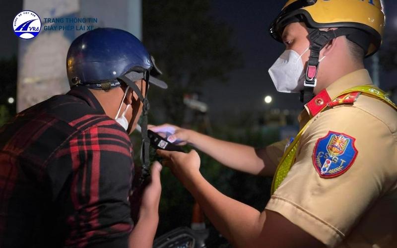Nhiều người cho rằng thổi nhẹ, không thổi vào máy hoặc hít ngược vào phổi sẽ làm giảm nồng độ cồn