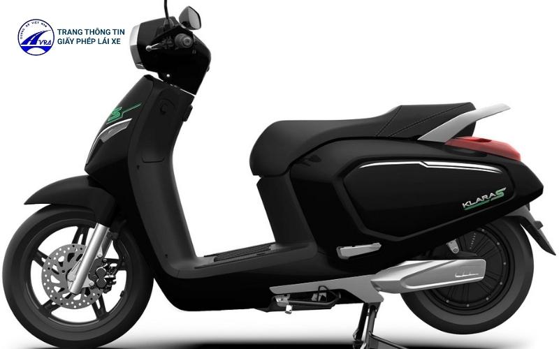 Klara S có tốc độ tối đa thấp hơn 50km/h nên không cần bằng lái