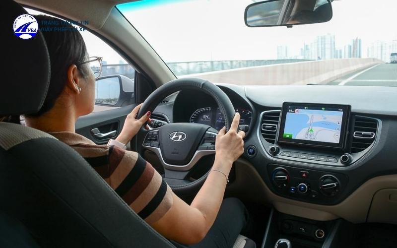 Bạn không nên mở cửa sổ, tắt điều hoà khi đang đi trên đường cao tốc