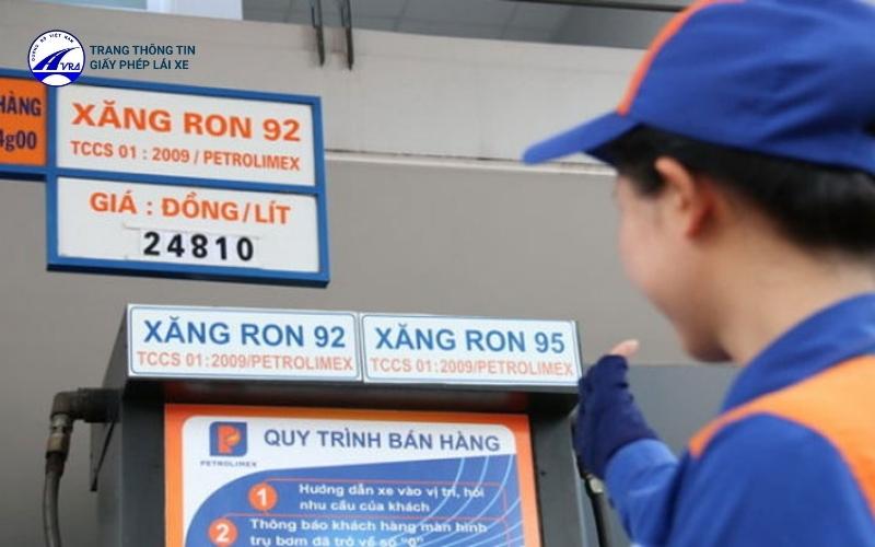 Cách đổ xăng xe ô tô tiết kiệm, đảm bảo độ bền của xe 6 Bạn nên đổ xăng A95 để đảm bảo tính an toàn cho người và xe
