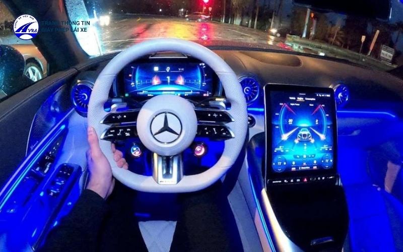 11 cách chống buồn ngủ khi lái xe đơn giản, hiệu quả nhất 4 Bật đèn nội thất xe không quá sáng giảm cảm giác buồn ngủ