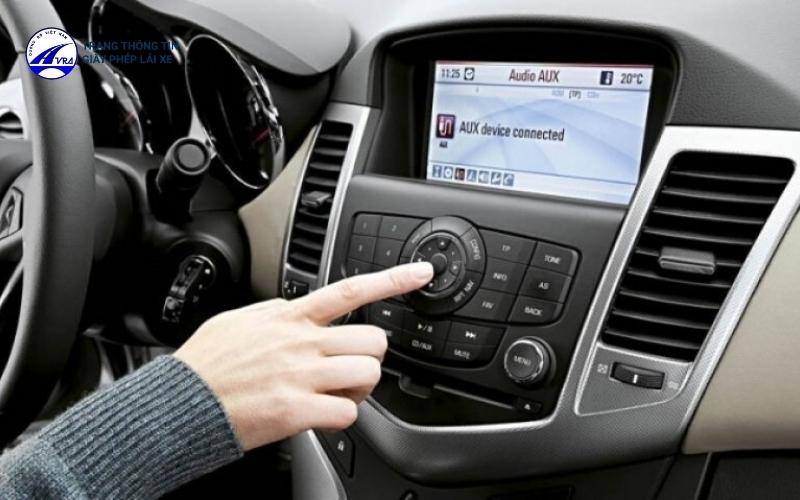 11 cách chống buồn ngủ khi lái xe đơn giản, hiệu quả nhất 5 Nghe nhạc khi lái xe giảm buồn ngủ, tuy nhiên không nên bật quá to