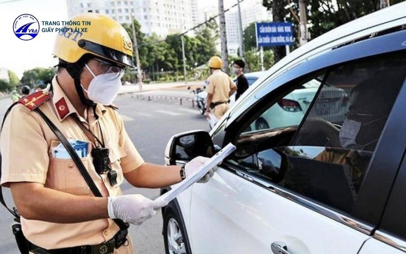 Cảnh sát giao thông có quyền kiểm tra hành chính đối với người điều khiển ô tô