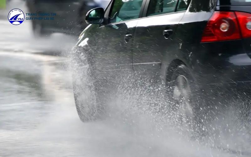 Thừa lái và thiếu lái là gì? Cách xử lý an toàn và hiệu quả 7 Cách xử lý xe bị thừa lái hiệu quả
