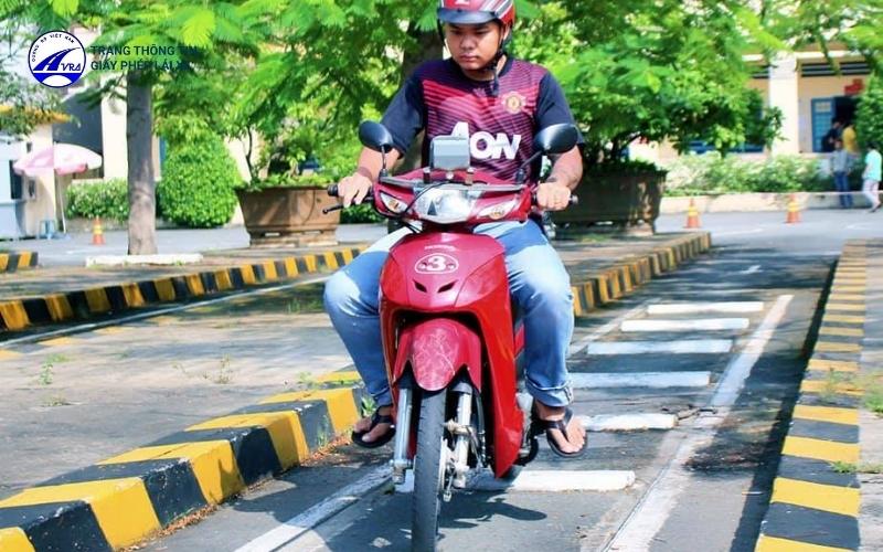 Nên luyện tập thực hành lái xe chăm chỉ