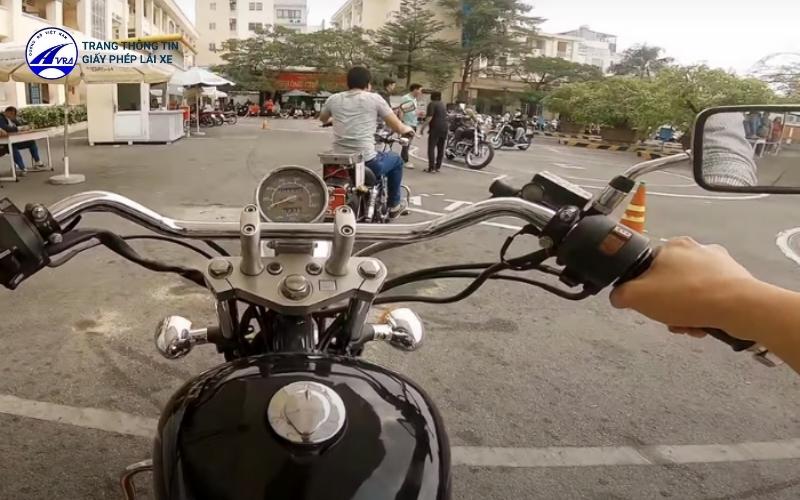 Bao nhiêu tuổi được thi bằng lái xe A2? Lưu ý cần biết 3 Đủ 18 tuổi được phép thi bằng A2
