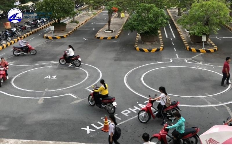 Thi bằng lái xe máy nên đi số mấy để không bị tắt máy? 3 Thi bằng lái xe A1 nên đi số 2 hoặc 3 là an toàn và không bị mắc lỗi