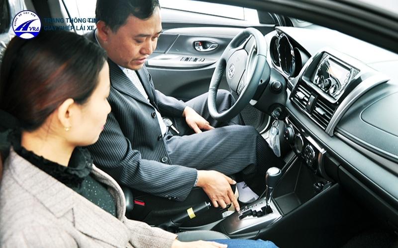 Học lái xe ô tô quận 3 uy tín, chất lượng, tỷ lệ đậu cao 5 Học viên nên tập trung khi được giáo viên hướng dẫn chi tiết
