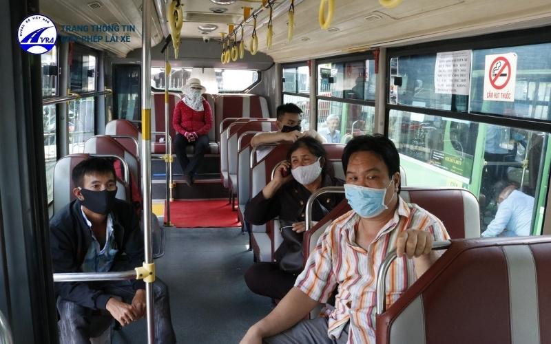 Tuân thủ các nguyên tắc về y tế khi tham gia xe công cộng