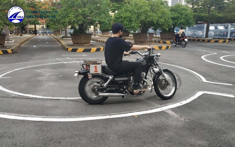 Cần chú ý khi thi thật phải đội mũ bảo hiểm