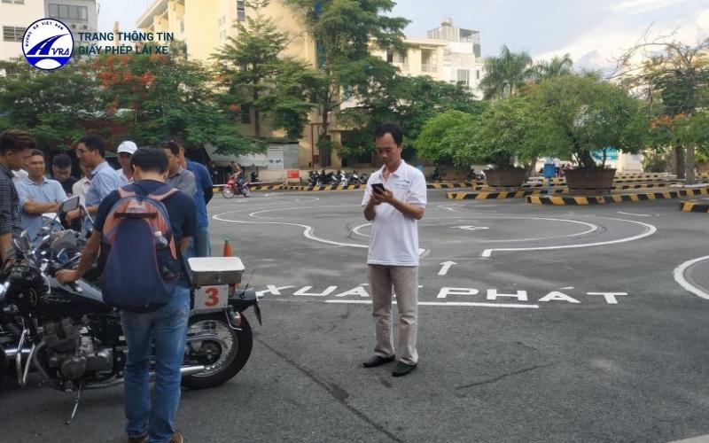 Thí sinh đạt từ 80 điểm thực hành trở lên đủ điều kiện nhận bằng lái xe hạng A2