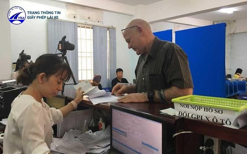 Thí sinh mang theo giấy hẹn đến địa chỉ nộp hồ sơ để lấy bằng lái xe mô tô