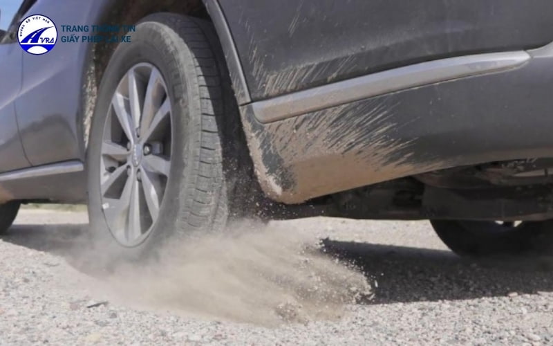 Phanh gấp đột ngột rất nguy hiểm