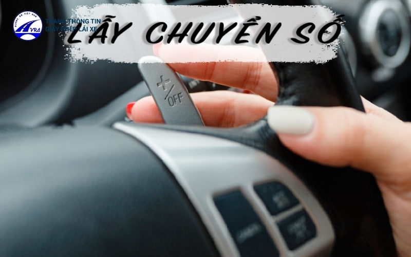 Lẫy chuyển số trên vô lăng