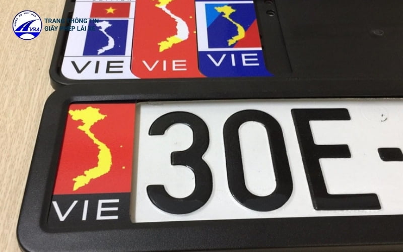 Ép biển số xe ô tô là gì? Có mấy loại? Có cần thiết không? 7 Biển số hình bản đồ có đầy đủ hai quần đảo Hoàng Sa và Trường Sa