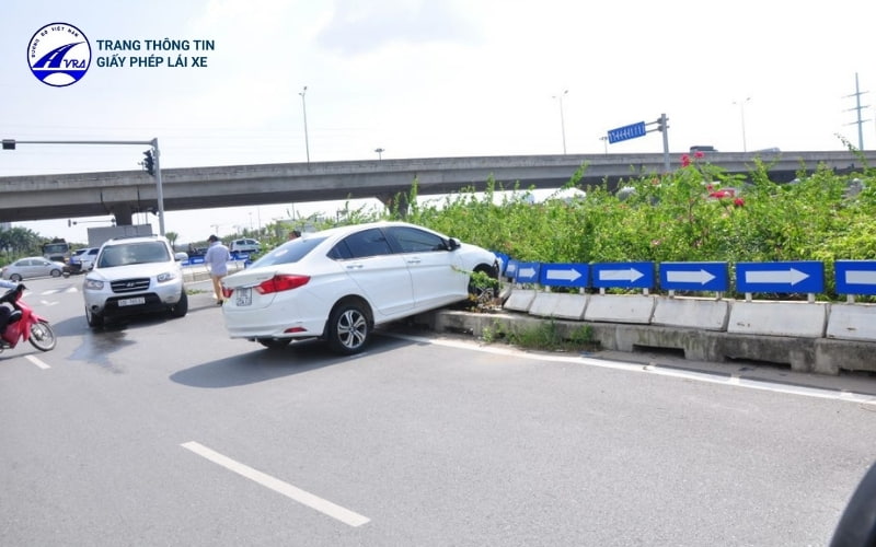 Đánh lái vào khu vực ít gây tổn hại nhất