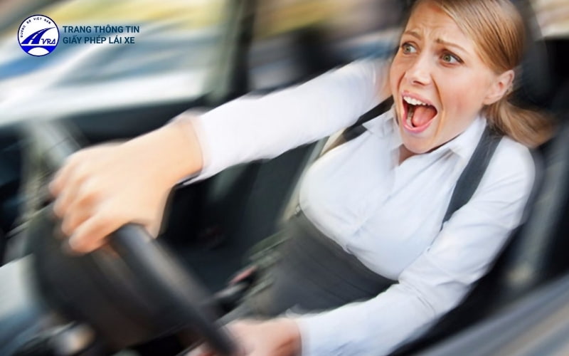 Lái xe luôn tuân thủ quy định an toàn giao thông