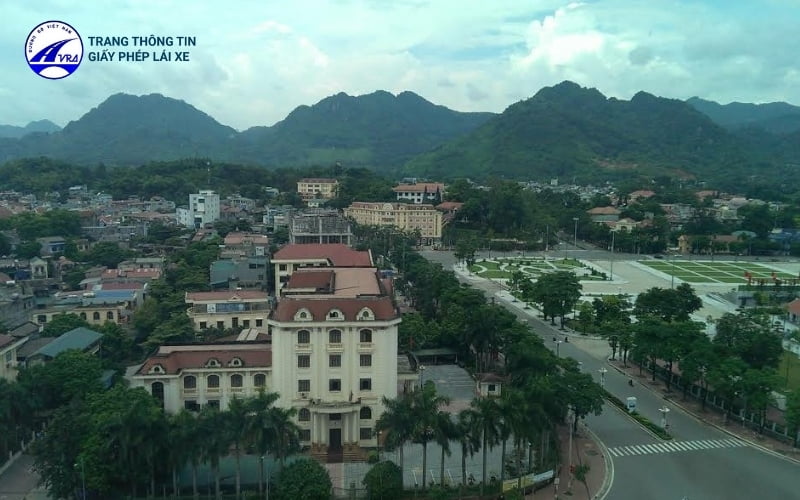 Tỉnh Tuyên Quang được bao quanh bởi nhiều núi