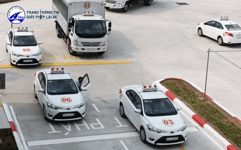 Thi bằng lái xe ô tô 4 chỗ bao nhiêu tiền? Lưu ý cần biết 4 Trường học thực hành lái xe ô tô B2