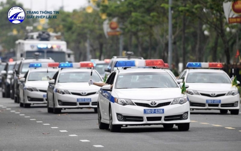Đoàn xe có cảnh sát dẫn đường