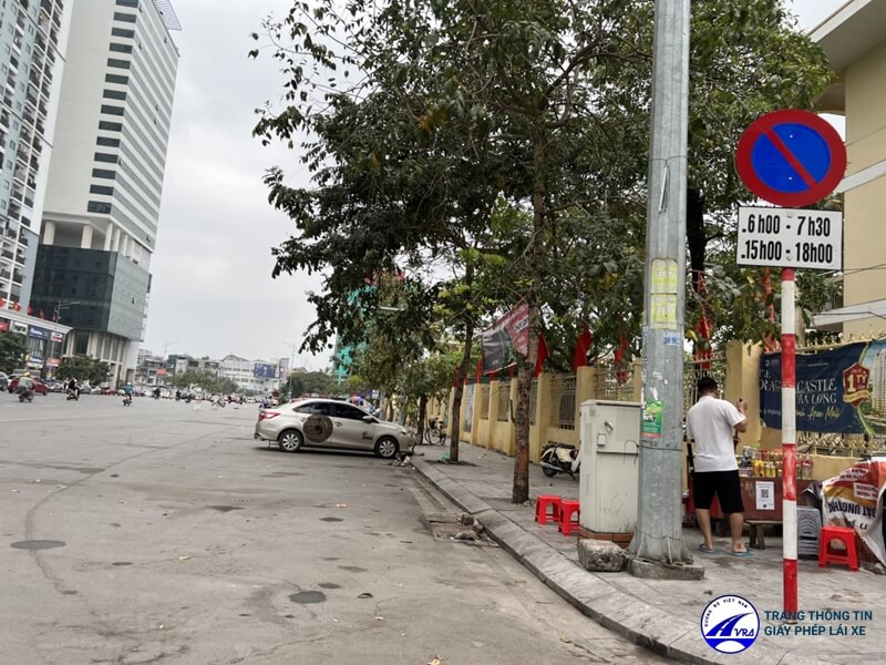 Cấm đỗ xe vỉa hè