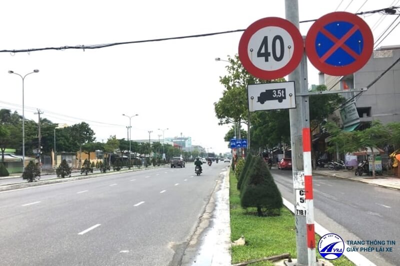Phân biệt biển cấm dừng và cấm đỗ xe