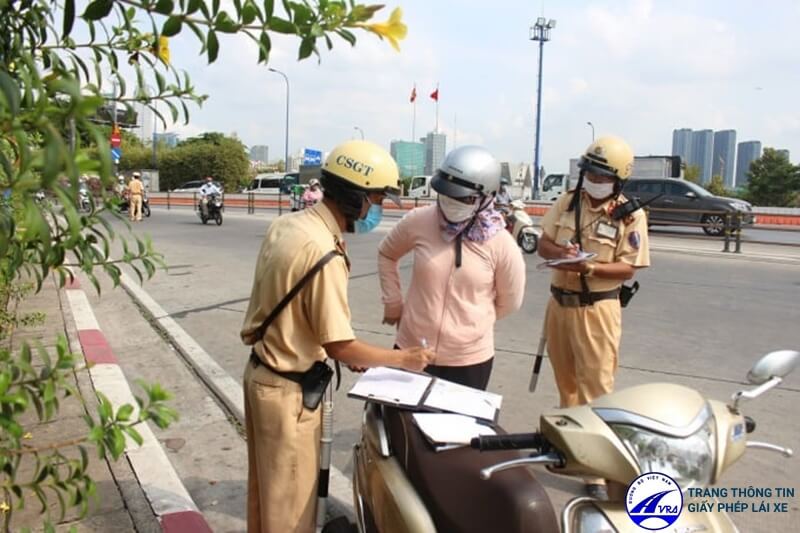 Nguy cơ bị phạt lên đến 8 triệu đồng nếu không đổi giấy đăng ký xe trước 31/12/2024