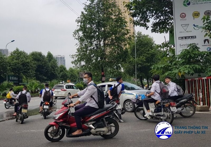 Không đủ tuổi lái xe phạt bao nhiêu