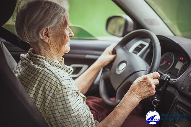 Bao nhiêu tuổi được thi bằng lái xe ô tô