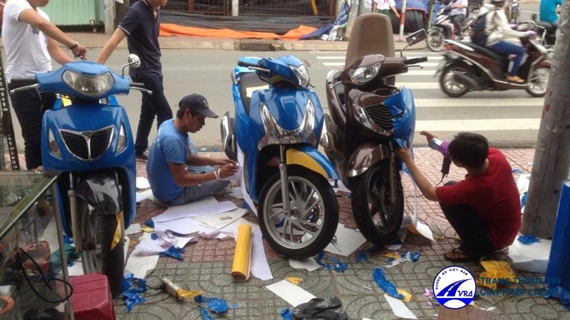 Dán đổi màu xe máy có bị phạt không