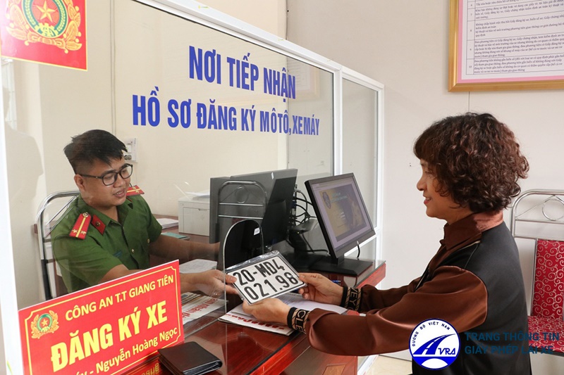 Cách đăng ký biển số định danh xe máy tại Cơ quan