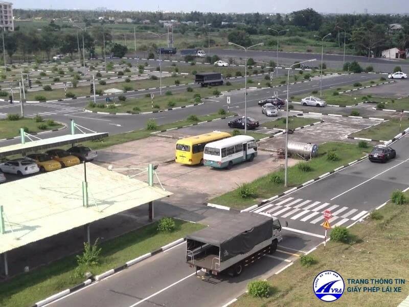 Điều kiện thi bằng lái hạng E